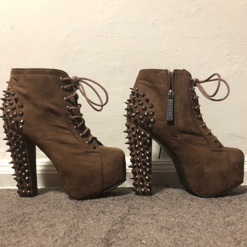 Studded heels - Picture 2 of 7